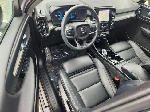 Certified 2025 Volvo XC40 B5 Plus AWD/4WD image 15