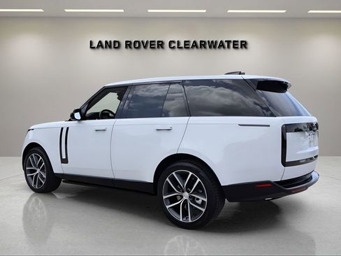 Used 2025 Land Rover Range Rover SE AWD/4WD image 3