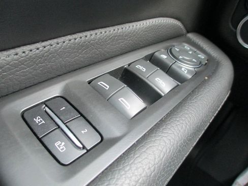 Certified 2022 GMC Yukon XL Denali image 28