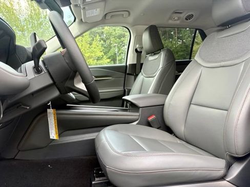 Used 2026 Ford Explorer Active w/ Active Comfort Package RWD image 28