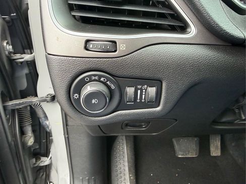 Used 2019 Jeep Cherokee Latitude Plus w/ Cold Weather Group image 25