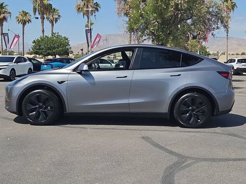 Used 2025 Tesla Model Y Long Range RWD image 15