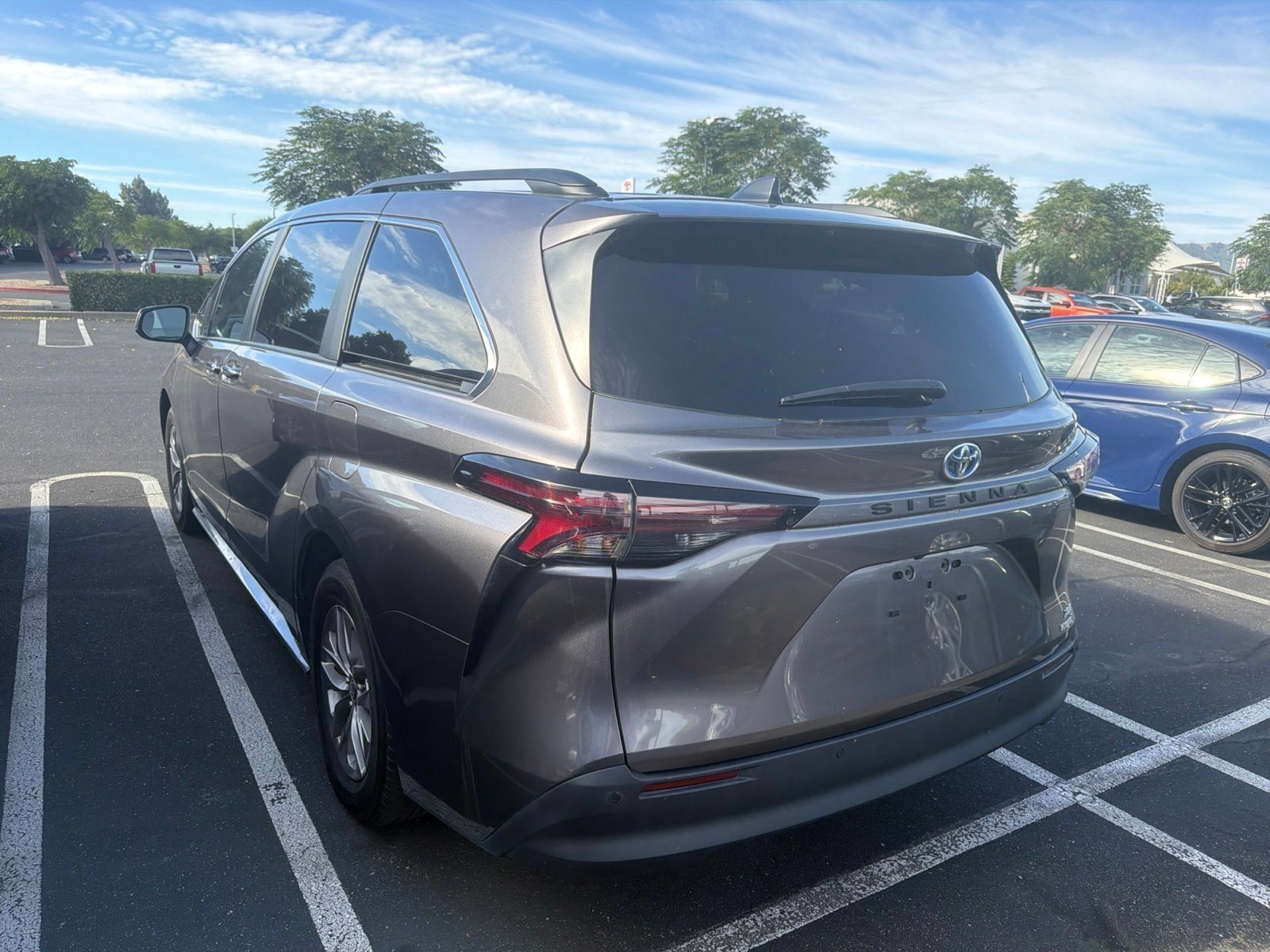Certified 2024 Toyota Sienna XLE FWD image 6