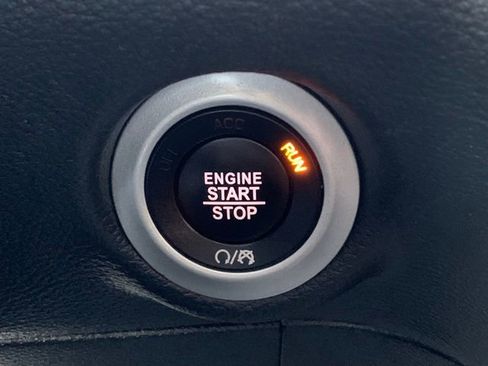 Used 2022 Chrysler Pacifica Touring-L w/ Uconnect Theater Family Group image 23