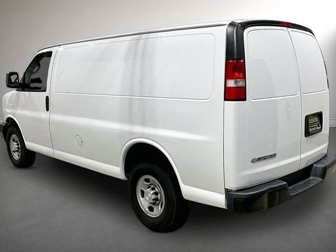 Used 2017 Chevrolet Express 2500 image 4