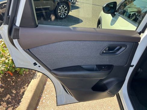 Used 2023 Nissan Rogue S AWD/4WD image 15
