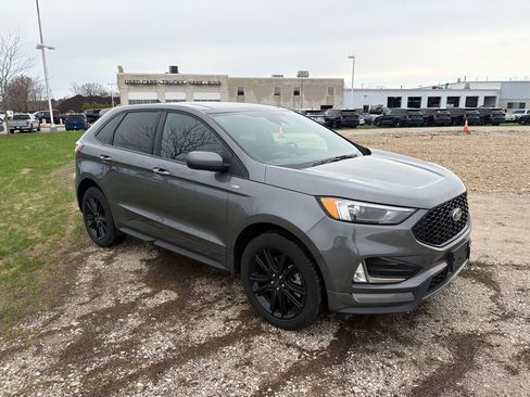 Used 2024 Ford Edge ST-Line w/ Class II Trailer Tow Package image 2