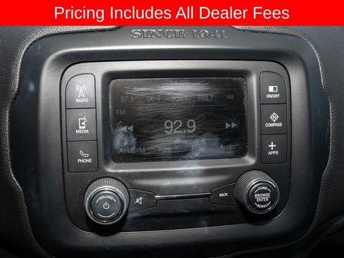 Used 2017 Jeep Renegade Latitude FWD image 12