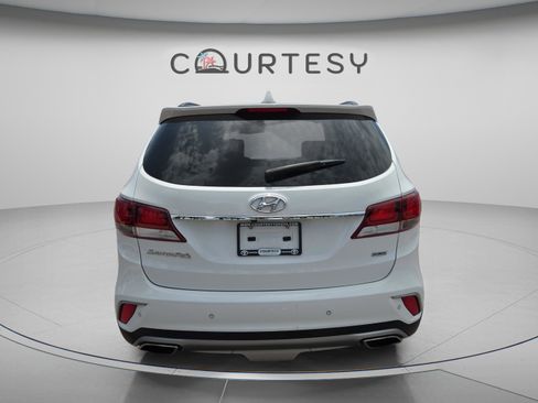 Used 2017 Hyundai Santa Fe FWD w/ SE Ultimate Tech Package 03 image 4