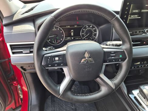 Used 2025 Mitsubishi Outlander SE AWD/4WD image 22