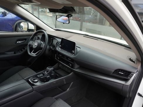 Used 2023 Nissan Rogue SV image 9