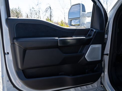 Used 2026 Ford F450 Platinum w/ FX4 Off-Road Package image 32