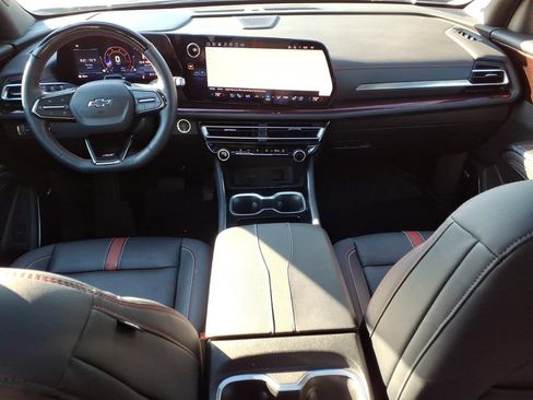 Used 2024 Chevrolet Traverse RS FWD image 11