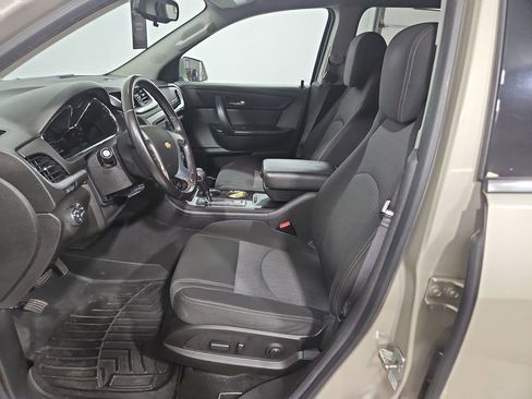 Used 2015 Chevrolet Traverse LT w/ Style and Technology Package FWD image 10