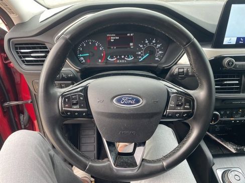 Used 2022 Ford Escape SEL image 9