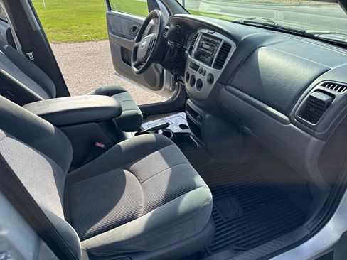 Used 2003 MAZDA Tribute LX image 29