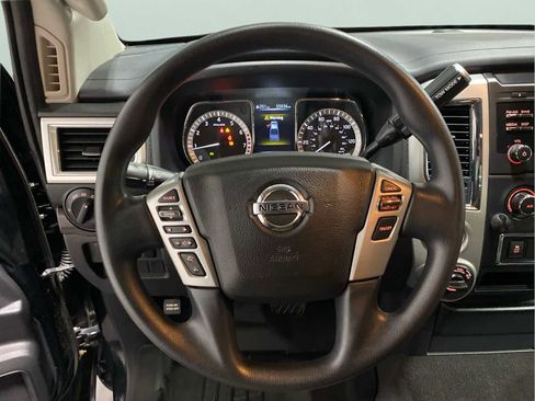 Used 2018 Nissan Titan SV image 13