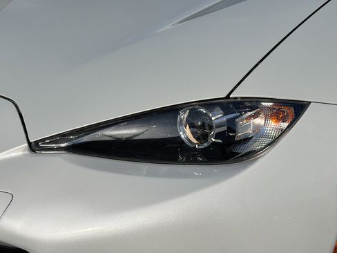 Used 2019 MAZDA MX-5 Miata Sport w/ I-ACTIVSENSE Sport Package image 9