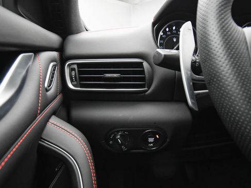 New 2024 Maserati Levante GT Ultima image 34