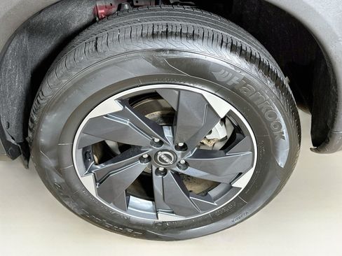 Used 2025 Nissan Rogue SV AWD/4WD image 11