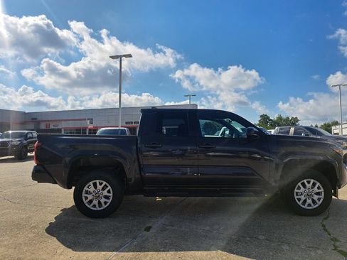 Used 2025 Toyota Tacoma SR5 AWD/4WD image 4