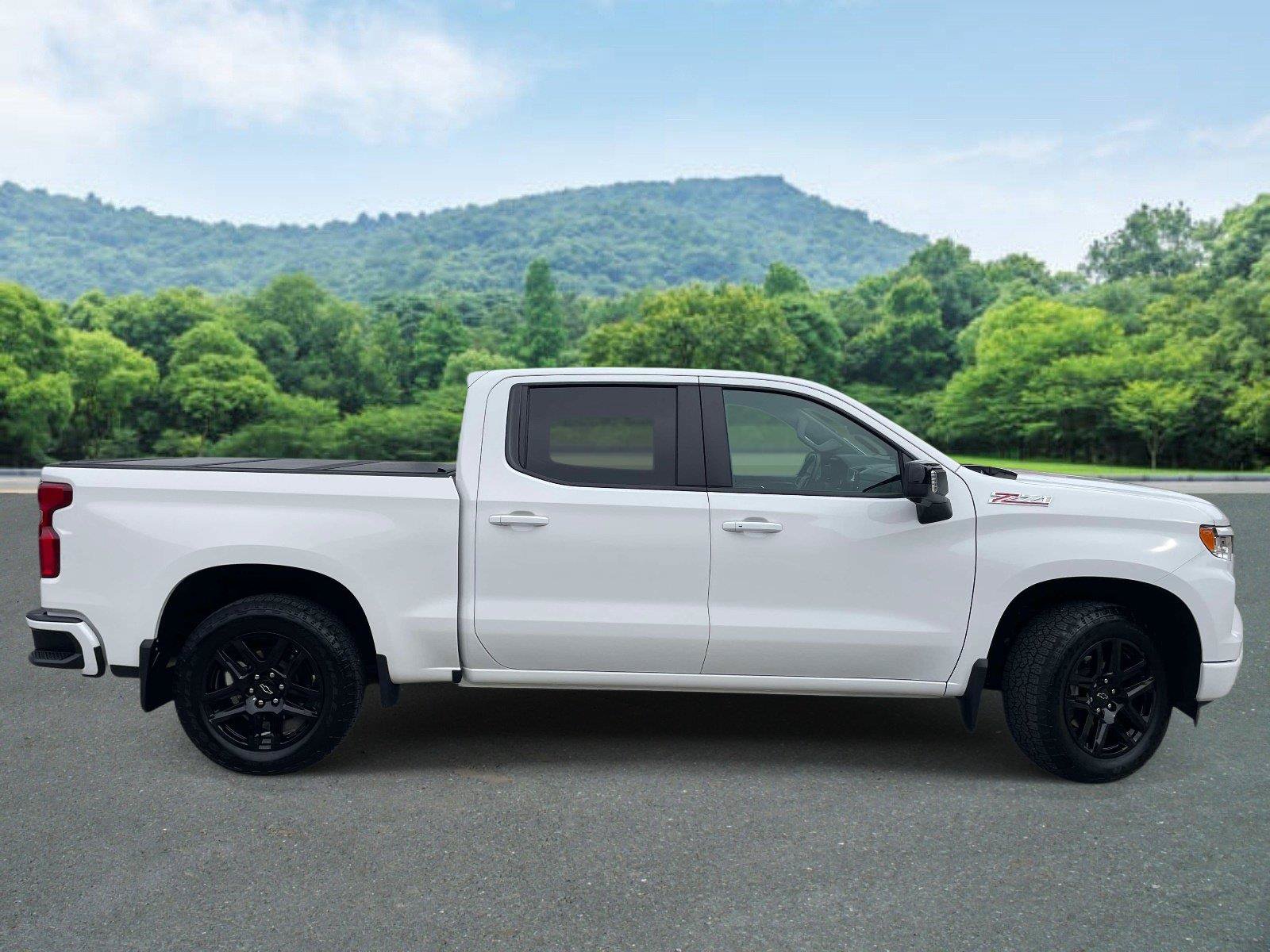Used 2025 Chevrolet Silverado 1500 RST AWD/4WD image 2
