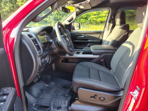 Certified 2025 RAM 1500 Big Horn AWD/4WD image 14