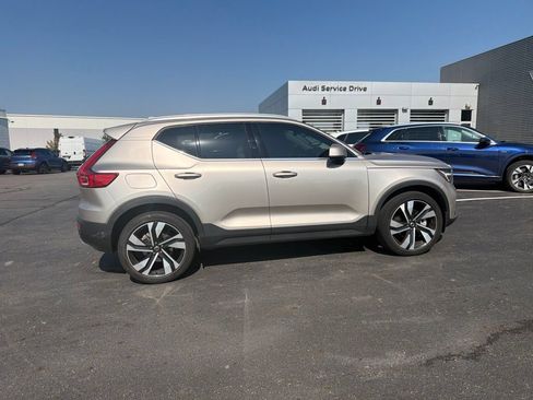 Used 2024 Volvo XC40 B5 Plus w/ Climate Package AWD/4WD image 4