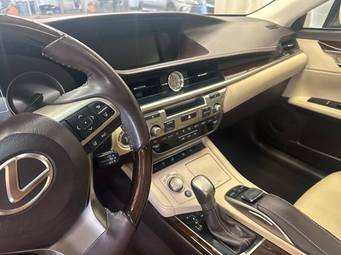 Used 2016 Lexus ES 350 w/ Luxury Package w/Wood Trim FWD image 13