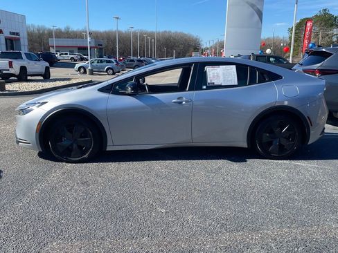 Used 2024 Toyota Prius LE image 4