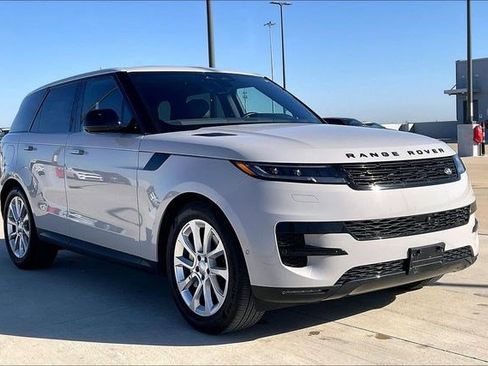 Used 2025 Land Rover Range Rover Sport SE image 3