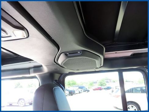 Used 2023 Jeep Wrangler Unlimited Sahara AWD/4WD image 11