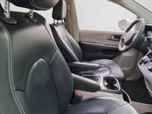 Used 2022 Chrysler Pacifica Touring-L FWD image 20