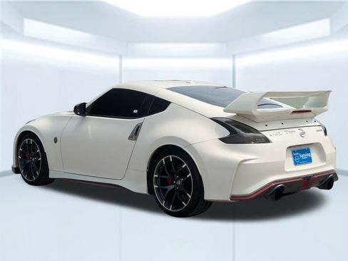 Used 2020 Nissan 370Z NISMO RWD image 3