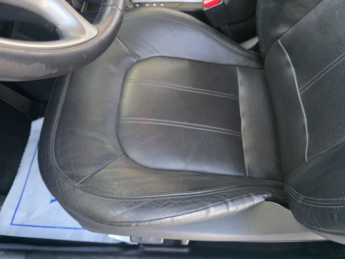 Used 2010 Hyundai Tucson Limited w/ Premium Pkg 4 FWD image 19
