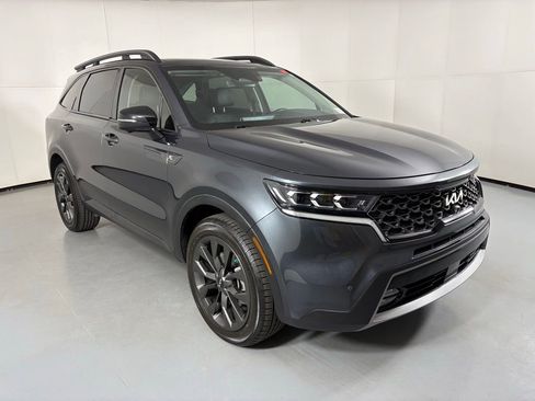 Used 2022 Kia Sorento SX Prestige image 2