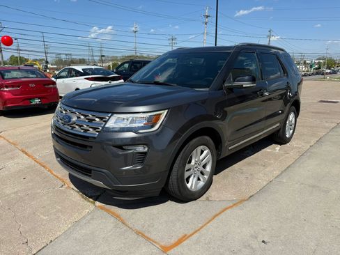 Used 2018 Ford Explorer XLT w/ Equipment Group 202A AWD/4WD image 6