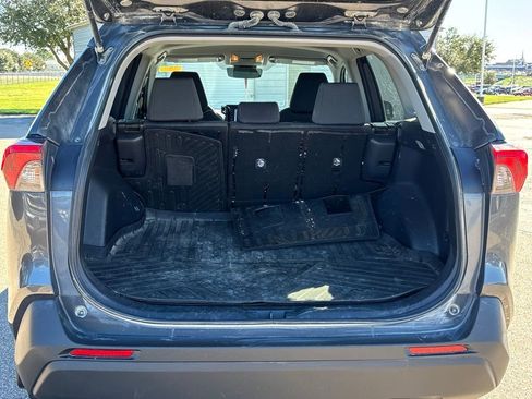 Used 2021 Toyota RAV4 XLE image 6