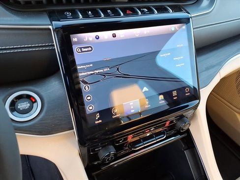 Used 2023 Jeep Grand Cherokee L Limited image 21