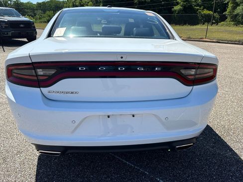 Used 2020 Dodge Charger SXT w/ Leather Interior Group RWD image 4