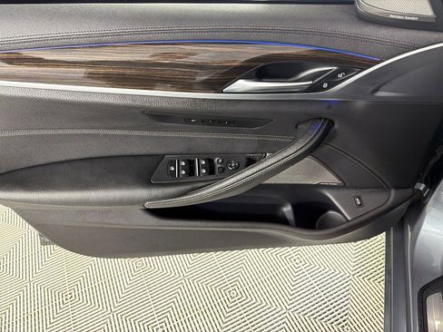 Used 2017 BMW 530i xDrive image 10
