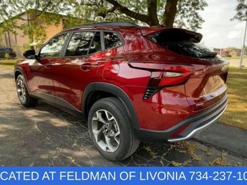 Used 2024 Chevrolet Trax LT w/ Driver Confidence Package FWD image 6