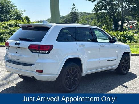 Used 2018 Jeep Grand Cherokee Altitude AWD/4WD image 7