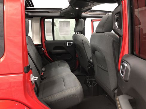 Certified 2025 Jeep Wrangler Sahara w/ Safety Group image 11