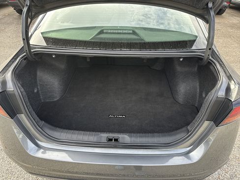 Used 2024 Nissan Altima 2.5 SV image 8