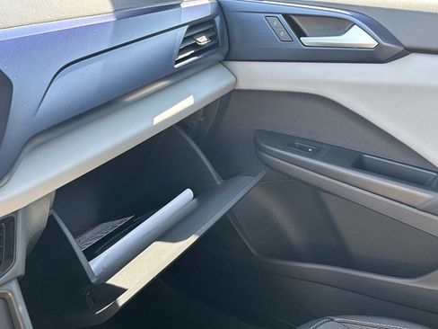 Used 2022 Volkswagen Taos SE image 32