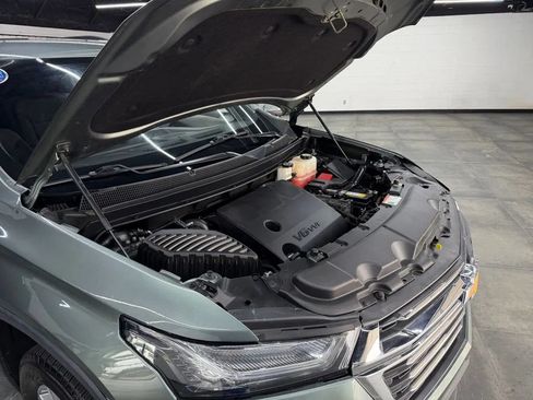 Used 2022 Chevrolet Traverse LT FWD image 37