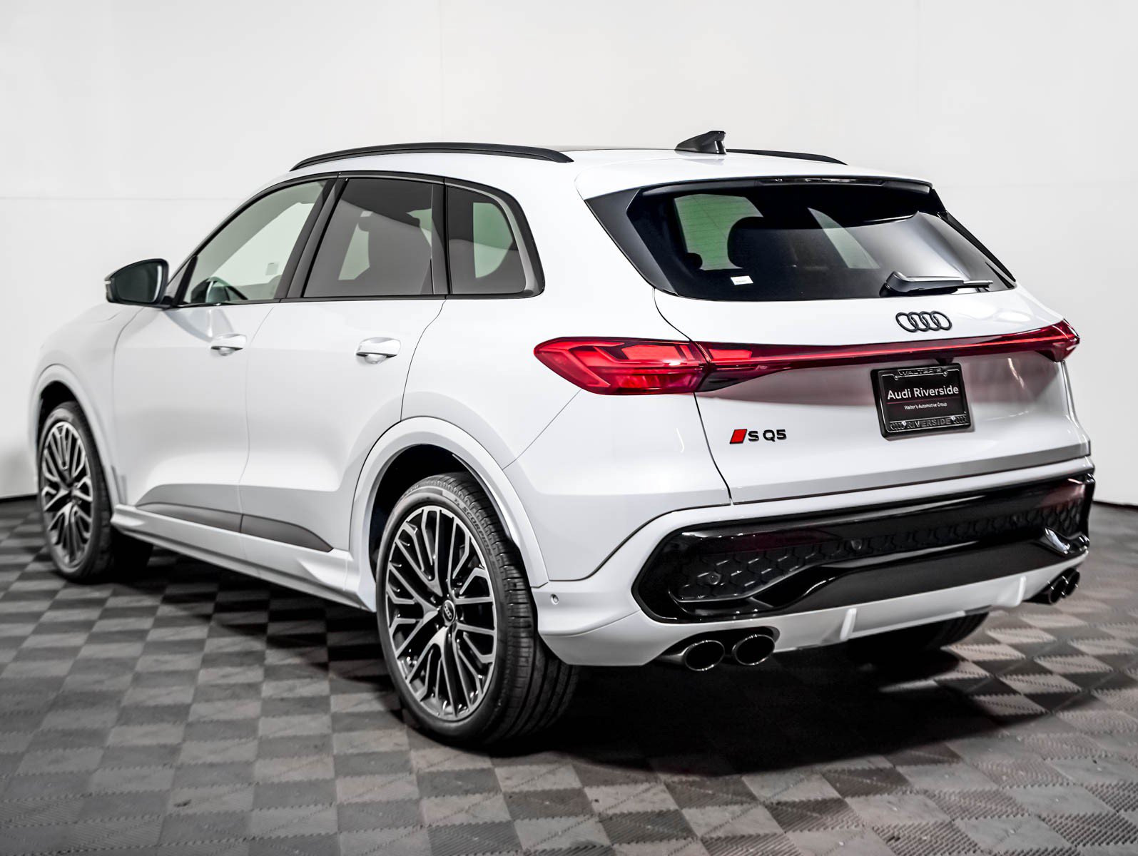New 2026 Audi SQ5 Prestige AWD/4WD image 2