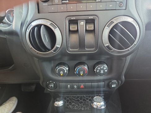 Used 2017 Jeep Wrangler Sport w/ Quick Order Package 24S AWD/4WD image 26