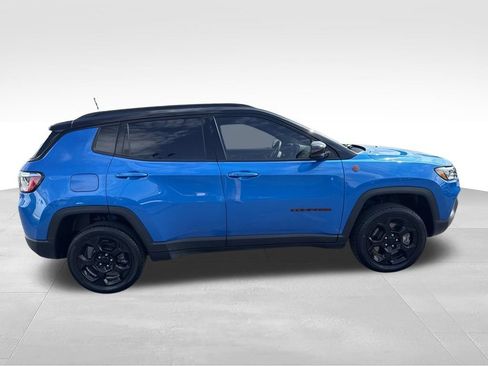Used 2023 Jeep Compass Trailhawk w/ Trailhawk Convenience Group AWD/4WD image 2